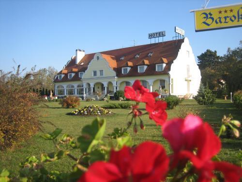 Barokk Hotel Hegyeshalom Buitenkant foto